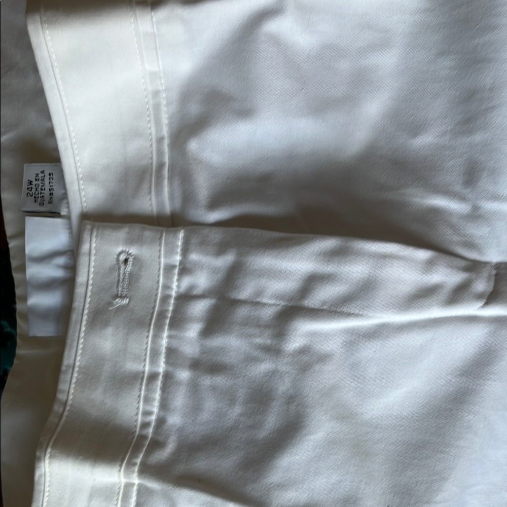 Sag Harbor White Relaxed Fit Capris - Picture 7 of 12